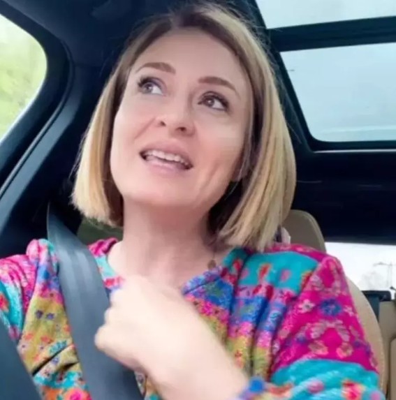 Eski eşinden kalan dövme izini yok etti!